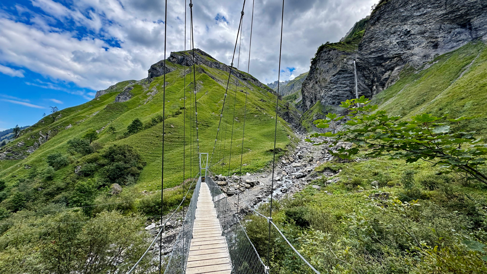 Bergwanderung in die Wasserfall-Arena von Batöni